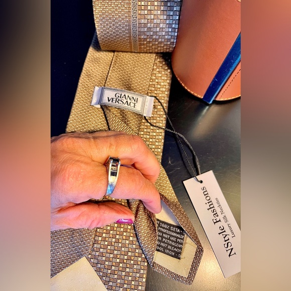 Gianni Versace NWT Silk Tie & Leather Tie Case; Medusa head in center/ Greek Key - Picture 8 of 11